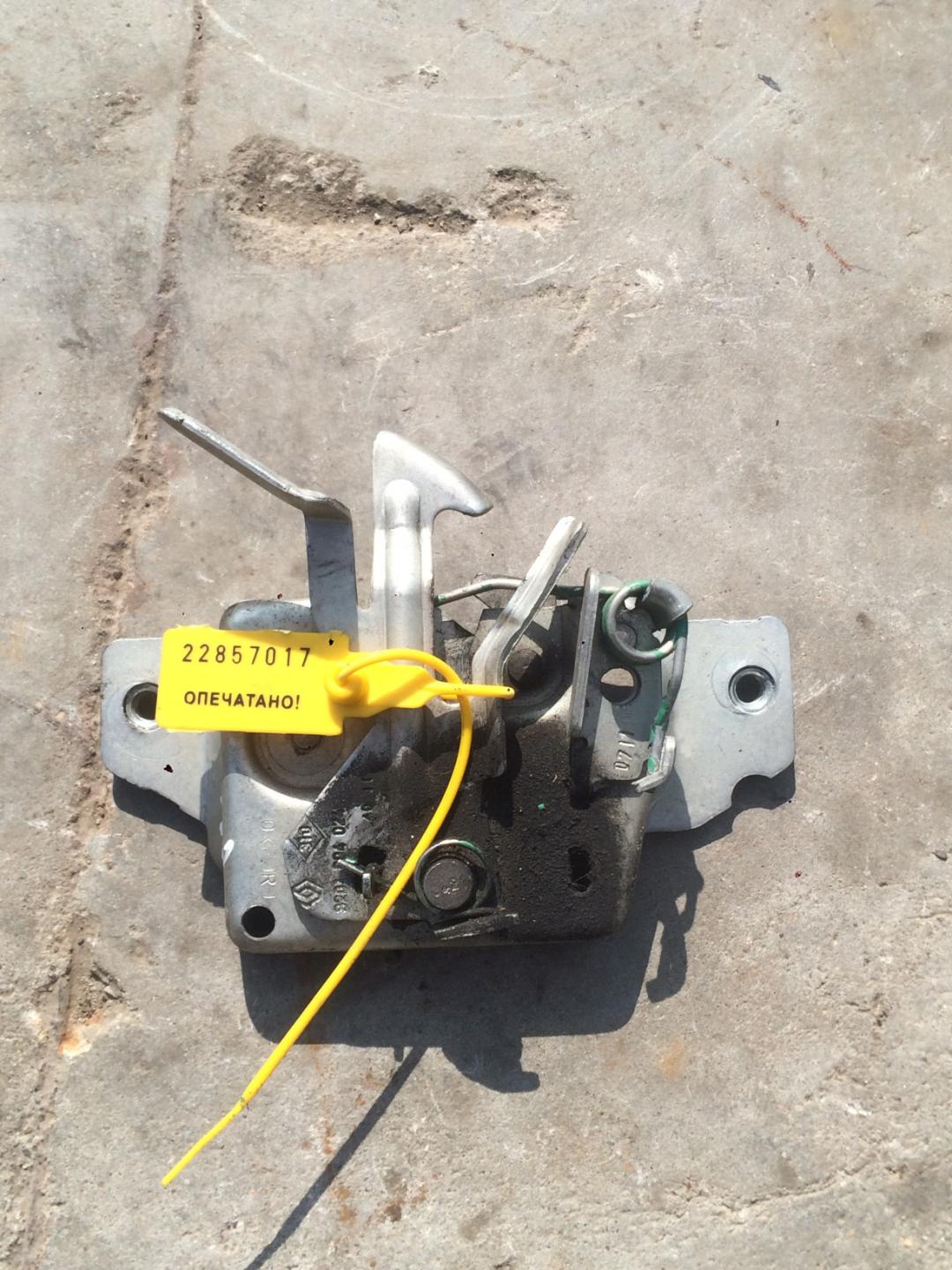 замок капота Renault Clio 3 поколение 2005, 1.5 л., дизель, хетчбэк 5 дв. - фото №1