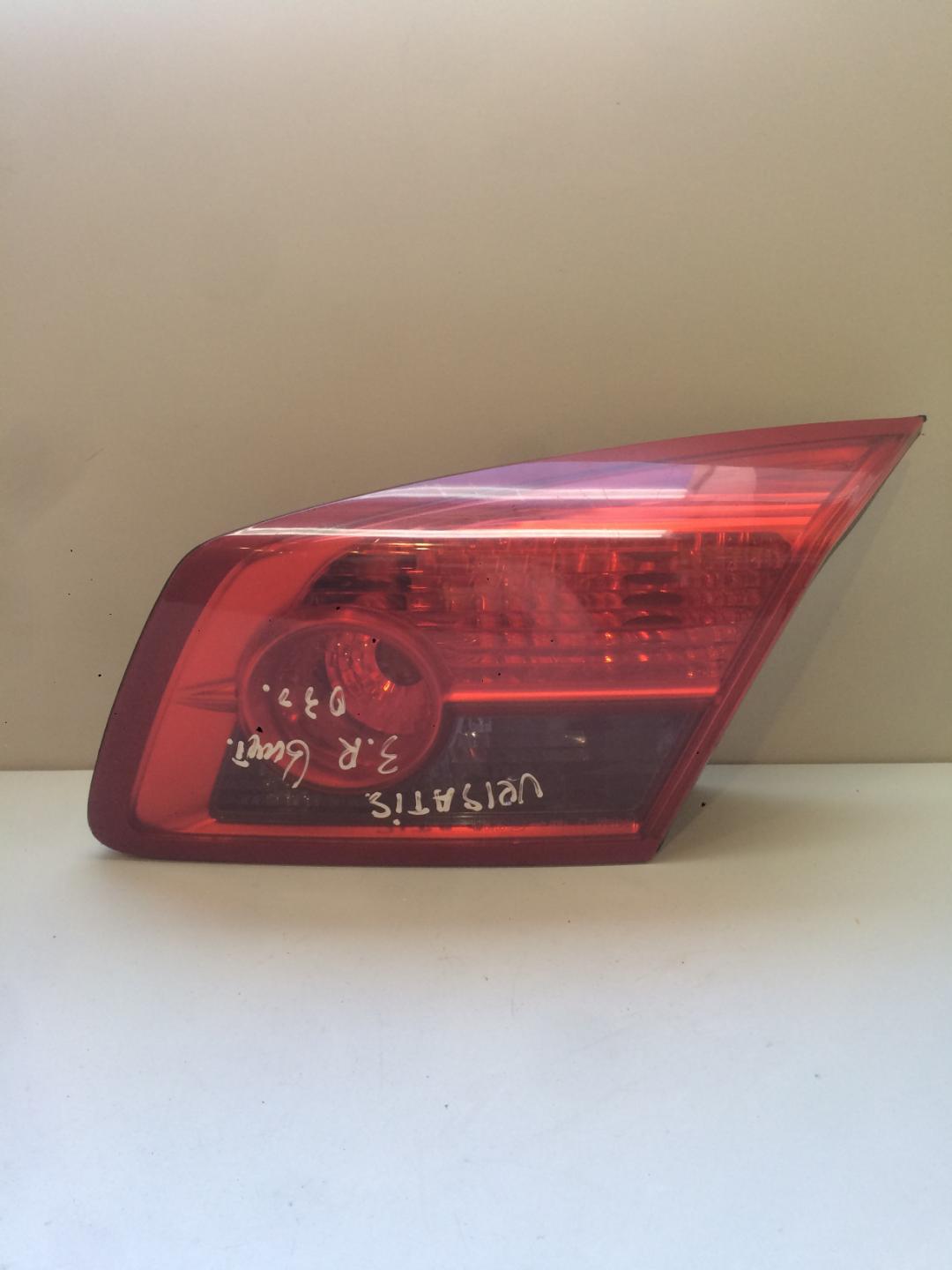 фонарь крышки багажника правый Renault Vel Satis 1 поколение 2004, 2.2 л., дизель, минивэн - фото №1