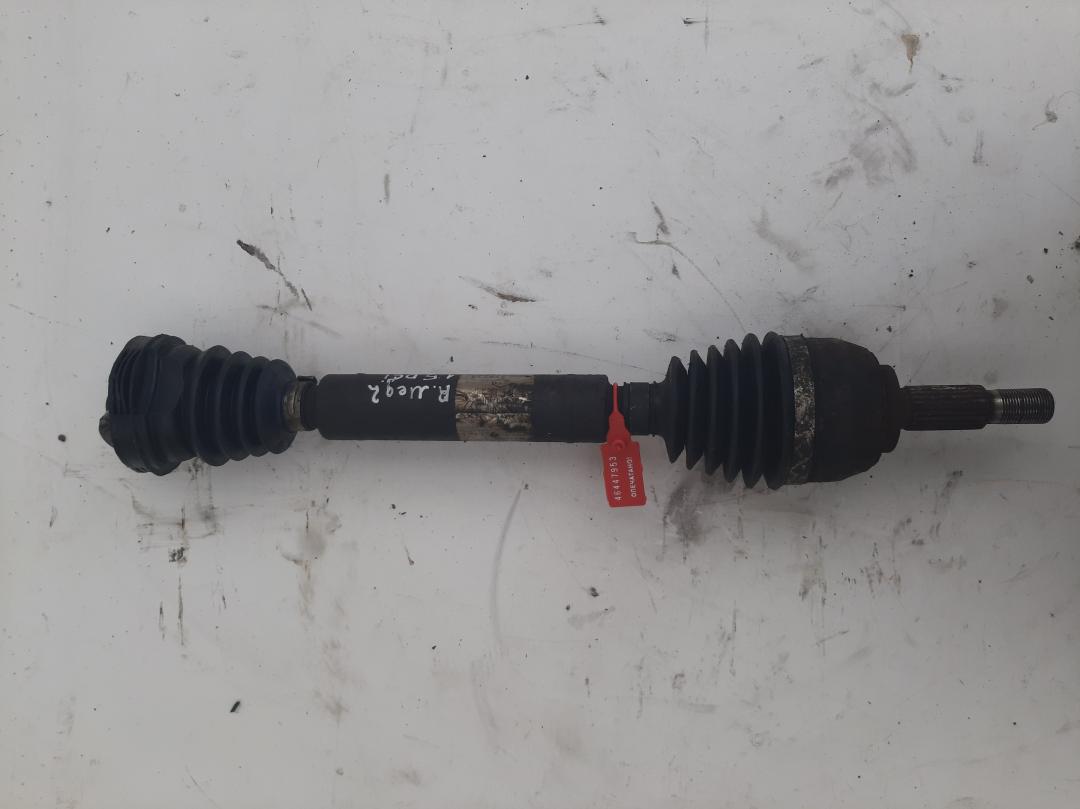 полуось передняя правая (приводной вал, ШРУС) Renault Megane 2 поколение 2003, 1.5 л., дизель, хетчбэк 5 дв. - фото №1