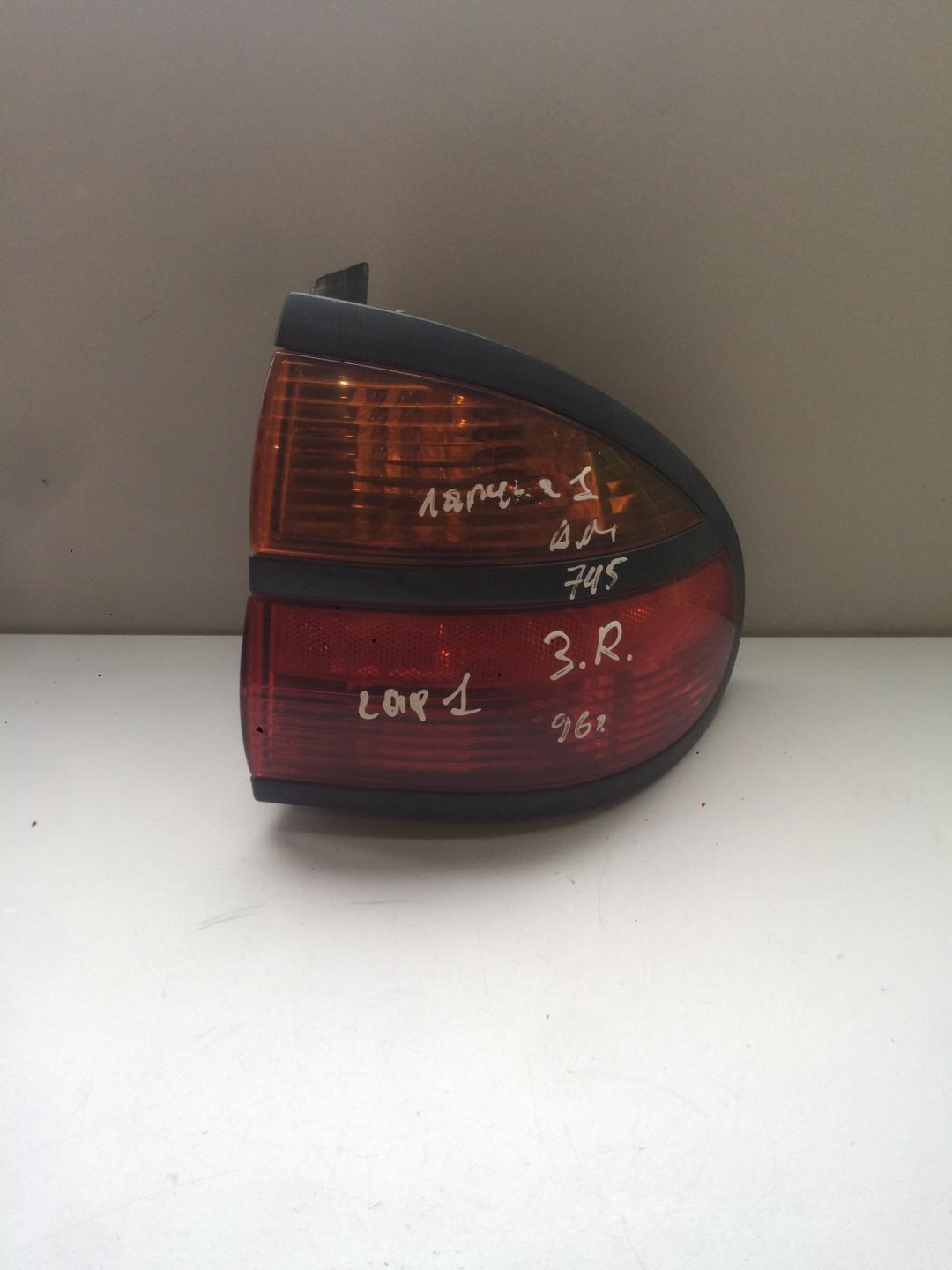 фонарь задний правый Renault Laguna 1 поколение 1996, 2.2 л., дизель, хетчбэк 5 дв. - фото №1