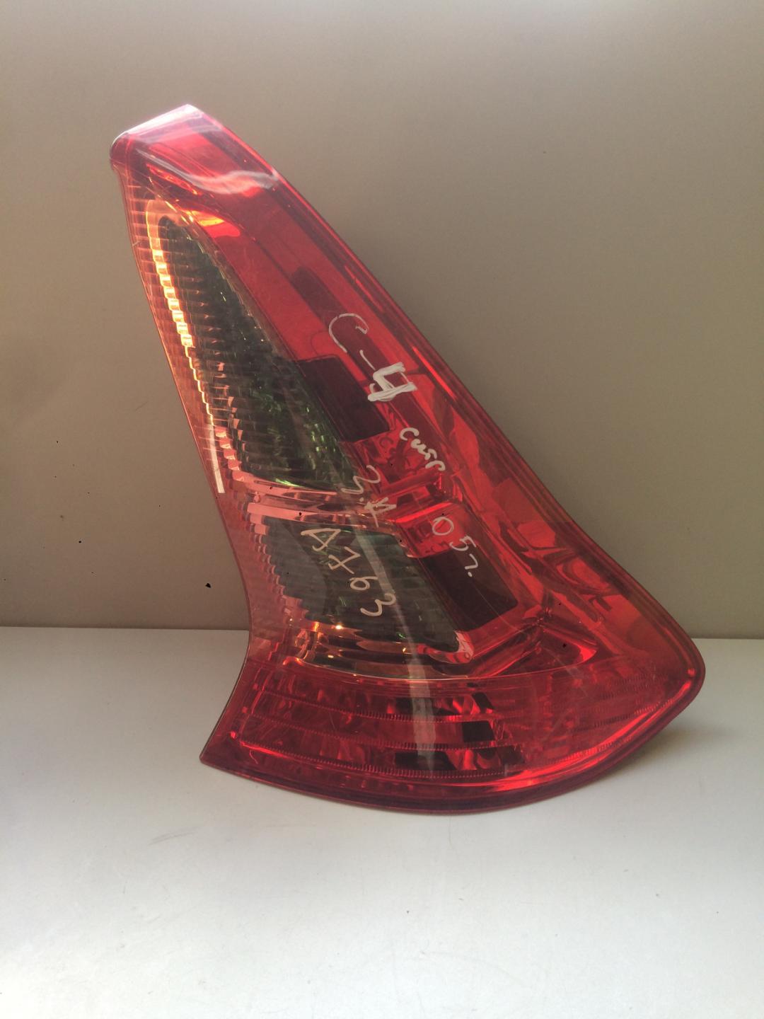 фонарь задний правый Citroen C4 1 поколение 2005, 1.4 л., бензин, хетчбэк 5 дв. - фото №1