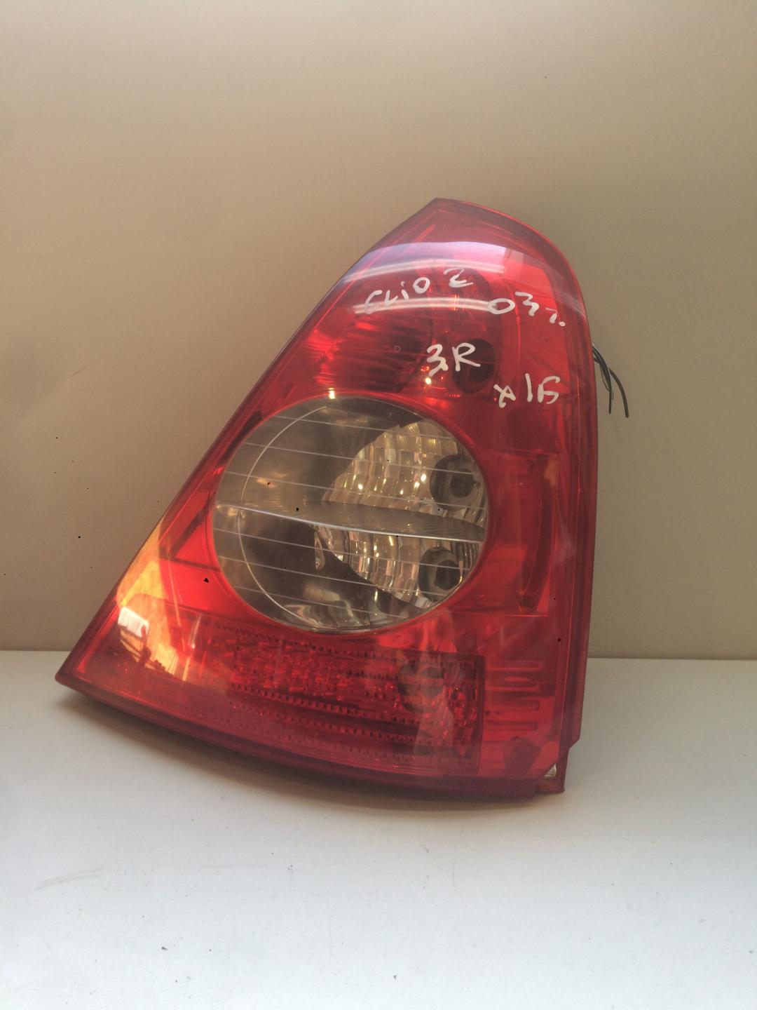 фонарь задний правый Renault Clio 2 поколение 1998, 1.4 л., бензин, хетчбэк 5 дв. - фото №1