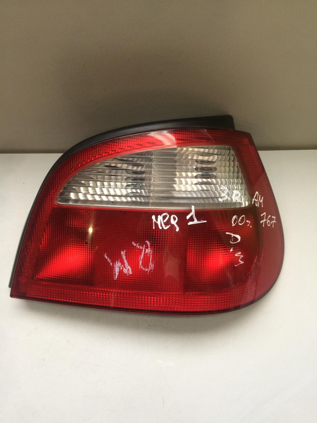 фонарь задний правый Renault Megane 1 поколение 1997, 1.6 л., бензин, хетчбэк 5 дв. - фото №1