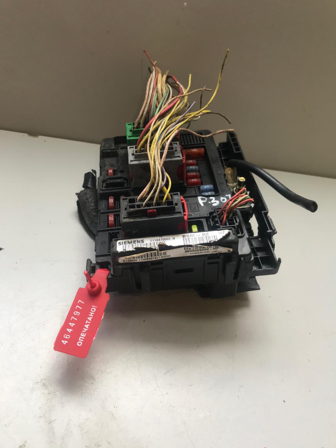 блок предохранителей Peugeot 307 1 поколение 2002, 2.0 л., дизель, хетчбэк 5 дв., 9643498980 - фото №1