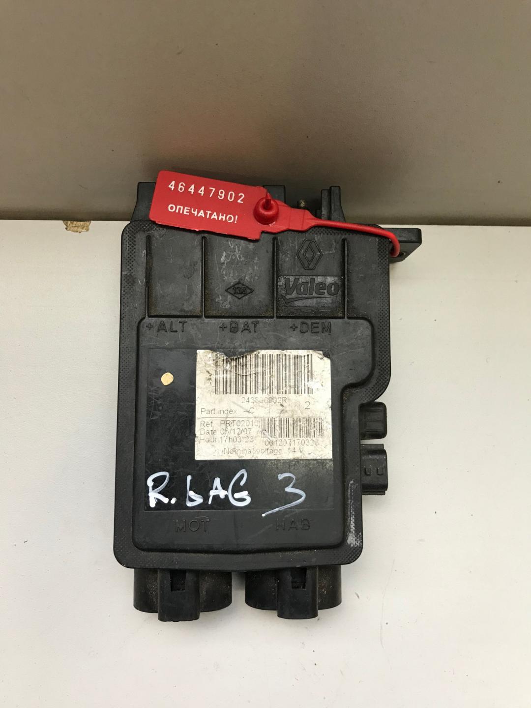 блок предохранителей Renault Laguna 3 поколение 2008, 2.0 л., дизель, хетчбэк 5 дв., 24380002R - фото №1