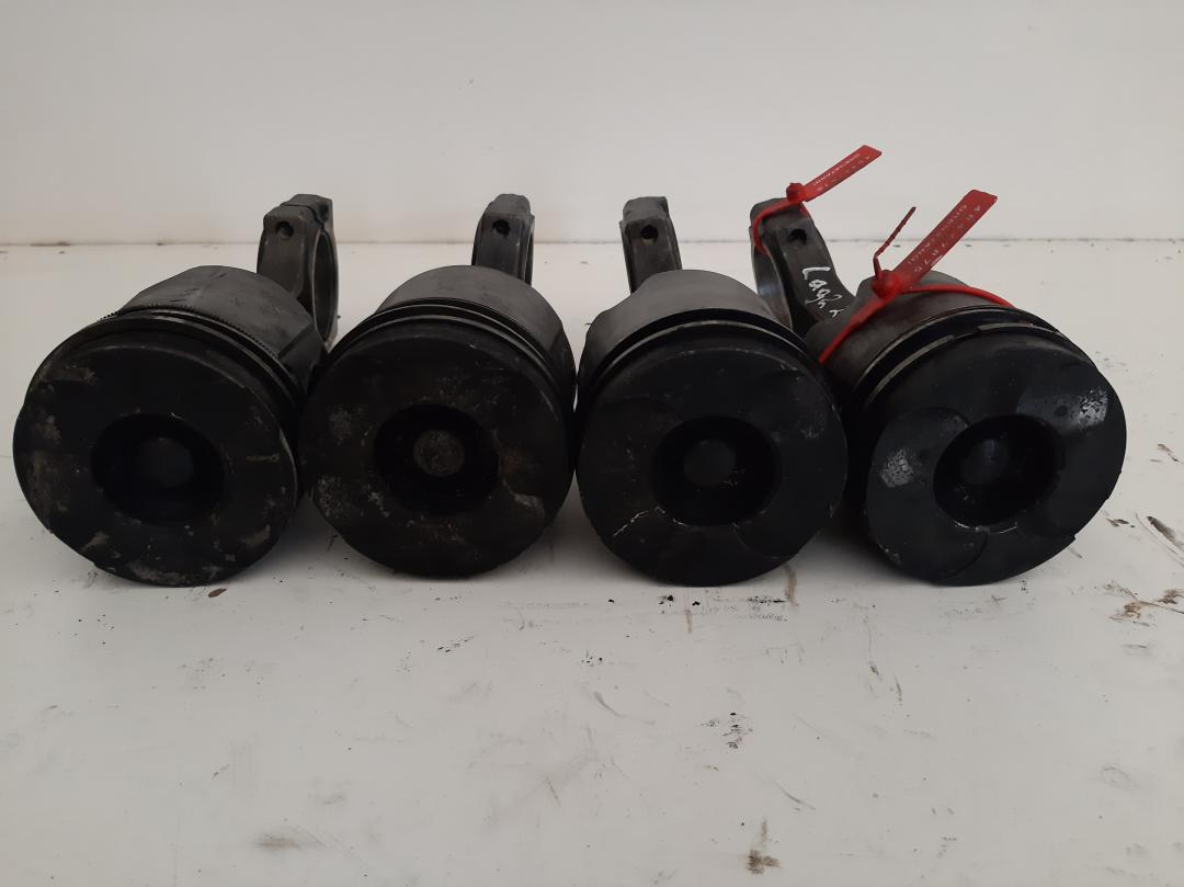 поршень Renault Laguna 2 поколение 2001, 2.2 л., дизель, хетчбэк 5 дв. - фото №1