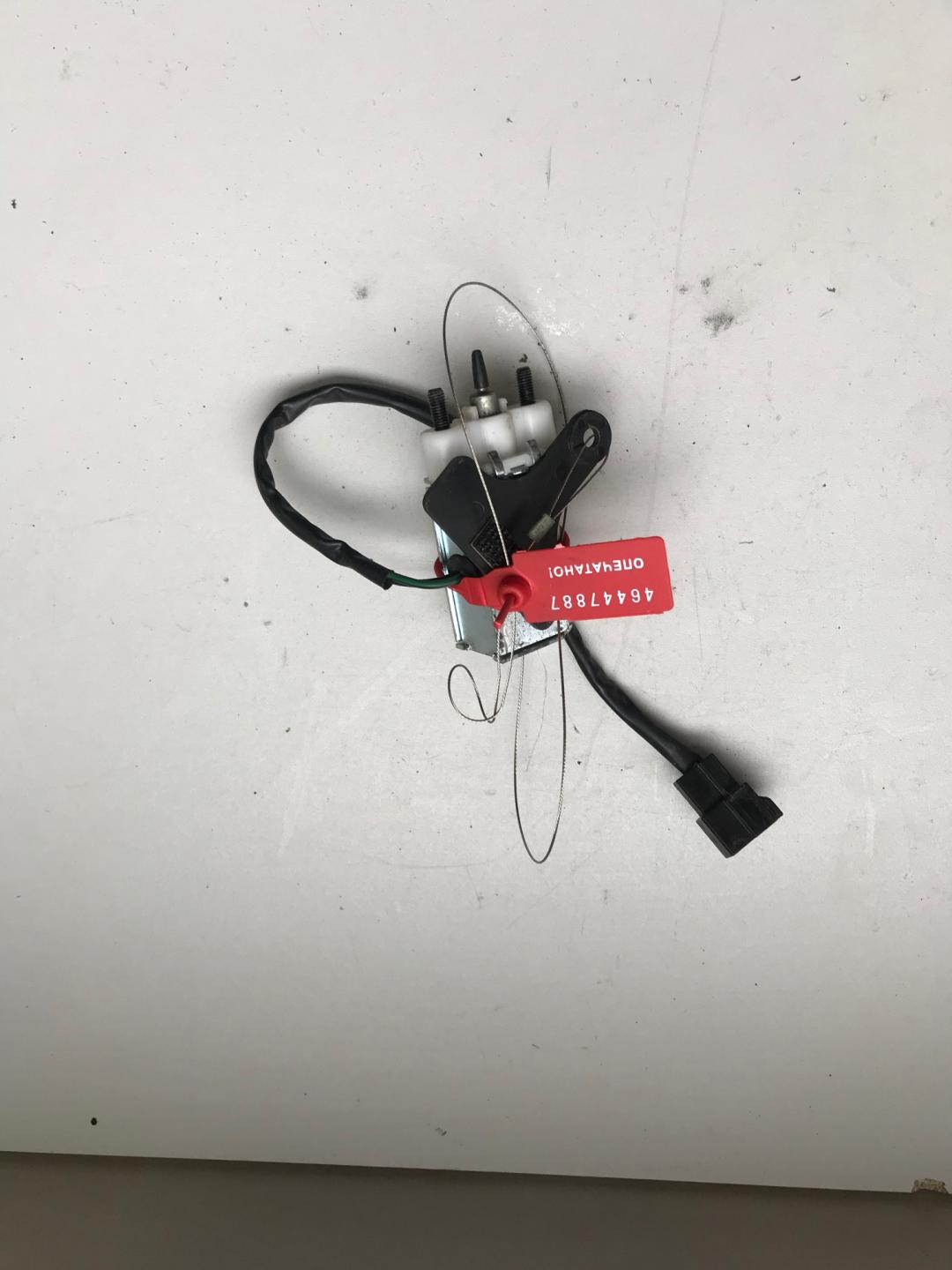 замок лючка топливного бака Hyundai ix55 1 поколение 2008, 3.0 л., D6EA, дизель, внедорожник 5 дв. - фото №1