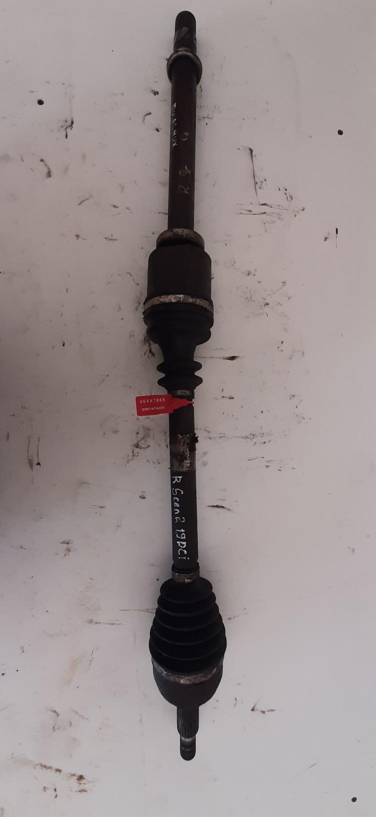 полуось передняя правая (приводной вал, ШРУС) Renault Scenic 2 поколение 2003, 1.9 л., дизель, минивэн - фото №1