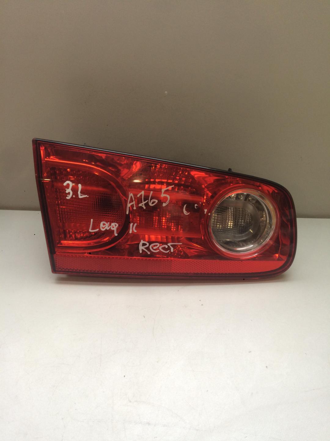 фонарь крышки багажника левый Renault Laguna 2 поколение 2005, 1.8 л., бензин, хетчбэк 5 дв. - фото №1