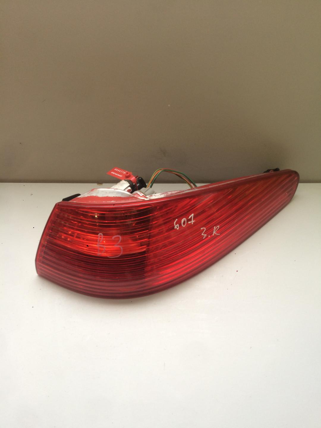 фонарь задний правый Peugeot 607 1 поколение 2002, 2.0 л., дизель, седан - фото №1