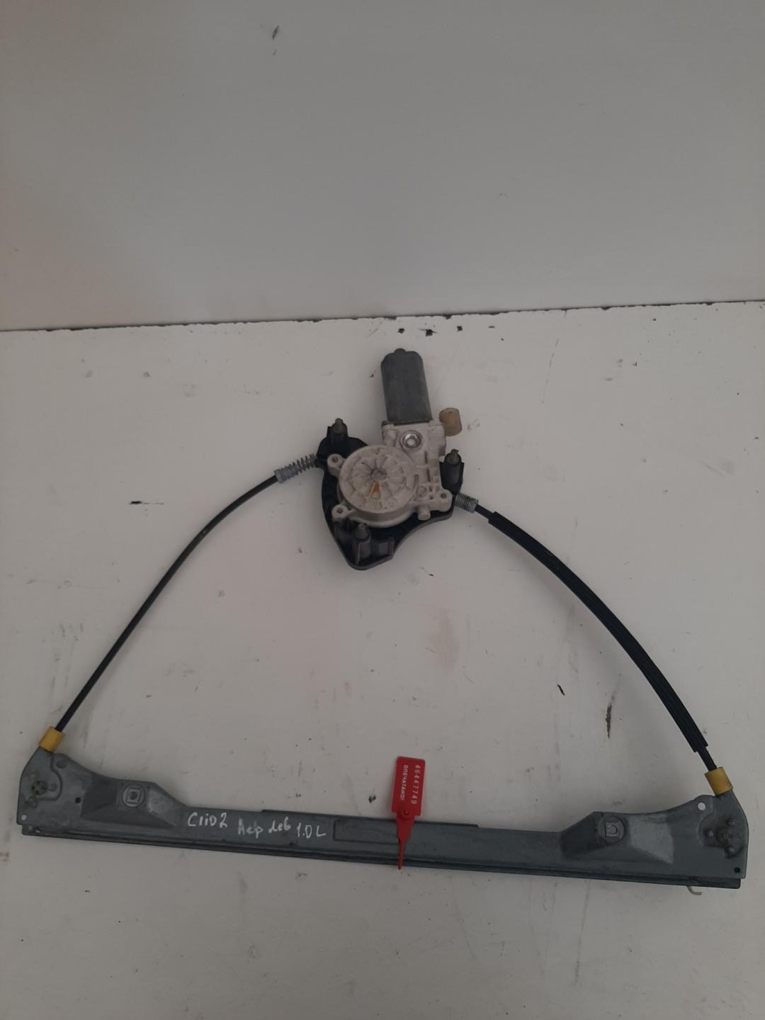 стеклоподъемник передний левый Renault Clio 2 поколение 1999, 1.0 л., бензин, хетчбэк 5 дв. - фото №1