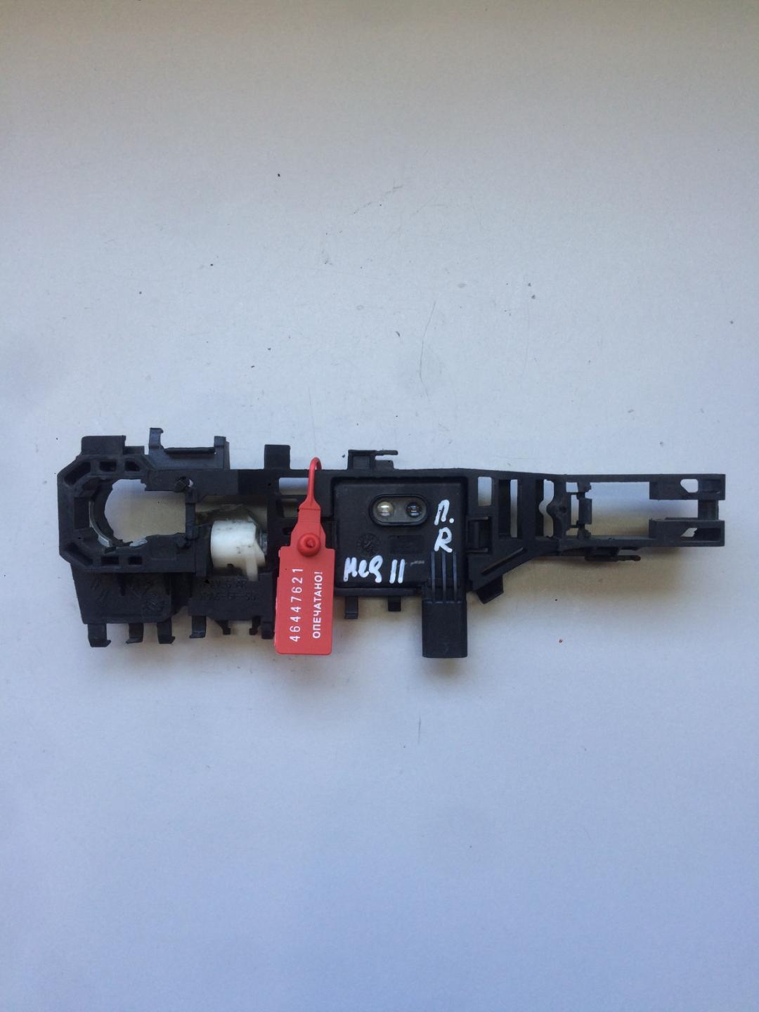 ручка наружная Renault Megane 2 поколение 2003, 1.5 л., дизель, хетчбэк 5 дв. - фото №1