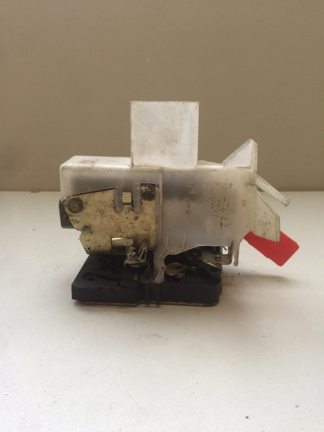 замок двери передней левой Renault Espace 3 поколение 1996, 2.0 л., бензин, минивэн - фото №1