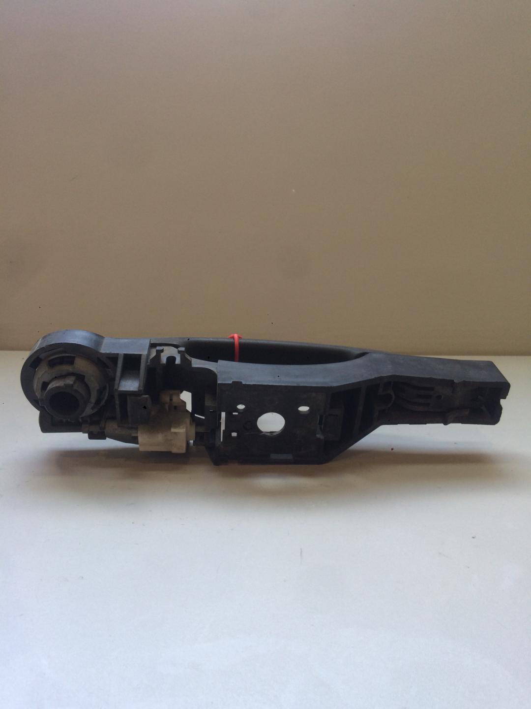 ручка наружная задняя левая Renault Clio 3 поколение 2005, 1.4 л., бензин, хетчбэк 5 дв. - фото №1