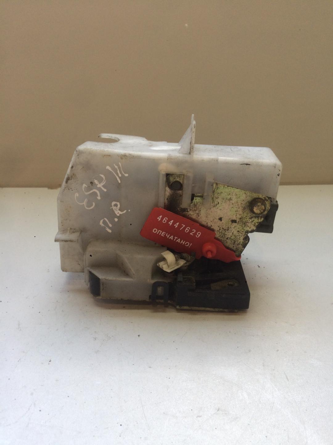 замок двери передней правой Renault Espace 3 поколение 1997, 2.2 л., дизель, минивэн - фото №1