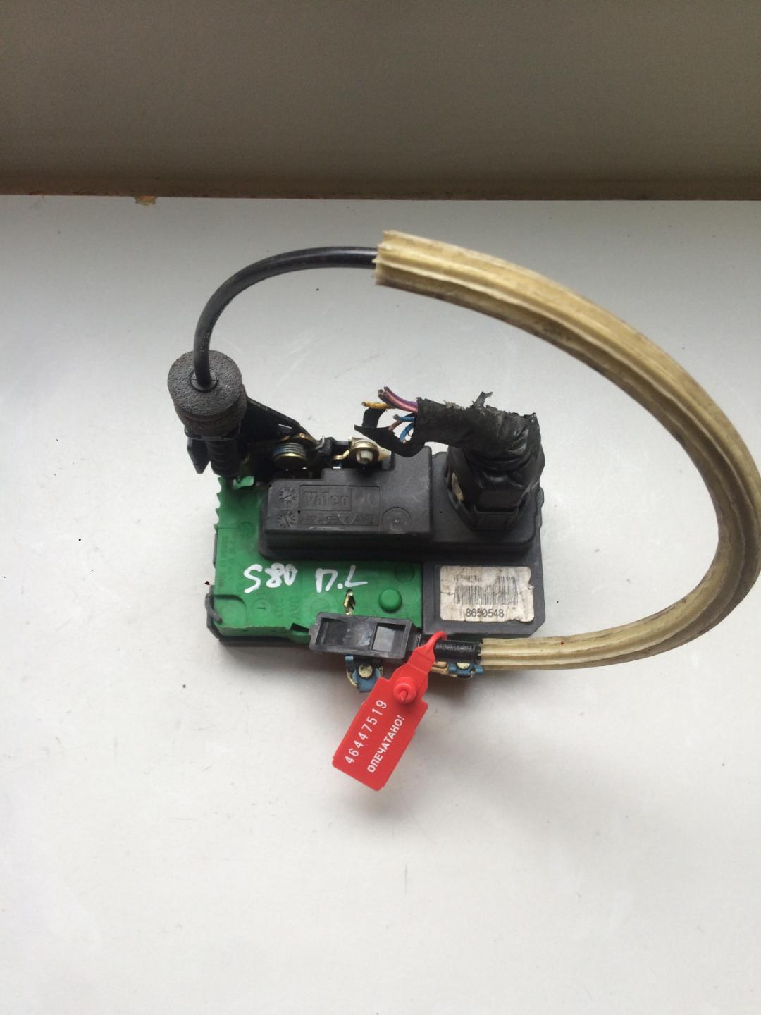 замок двери передней левой Volvo S80 1 поколение 1999, 2.5 л., дизель, седан - фото №1