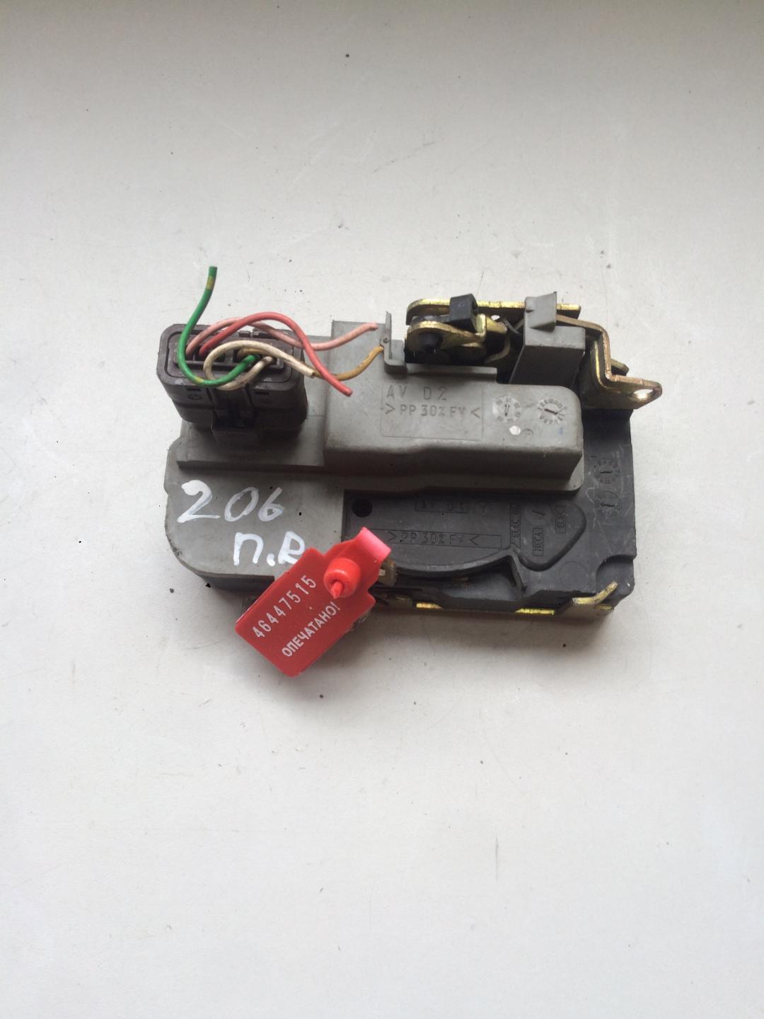 замок двери передней правой Peugeot 206 1 поколение 1999, 1.1 л., бензин, хетчбэк 5 дв. - фото №1