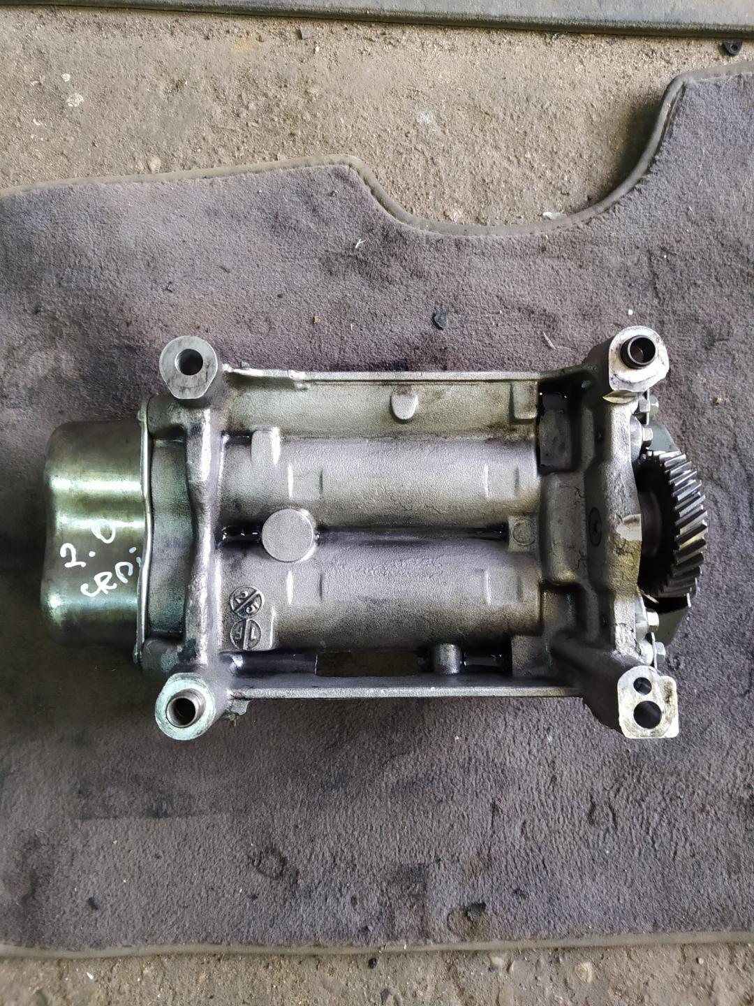 насос масляный Hyundai Trajet 1 поколение 2001, 2.0 л., дизель, минивэн - фото №1