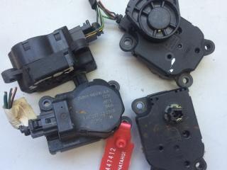 моторчик заслонки печки Ford Focus 2 поколение 2005, 2.0 л., бензин, хетчбэк 5 дв., 3M5H-19E616-AA