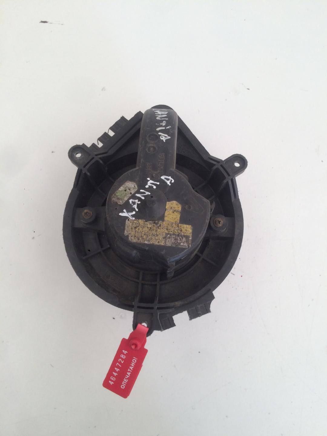 моторчик печки Citroen Xantia 1 поколение 1996, 1.8 л., бензин, хетчбэк 5 дв. - фото №1