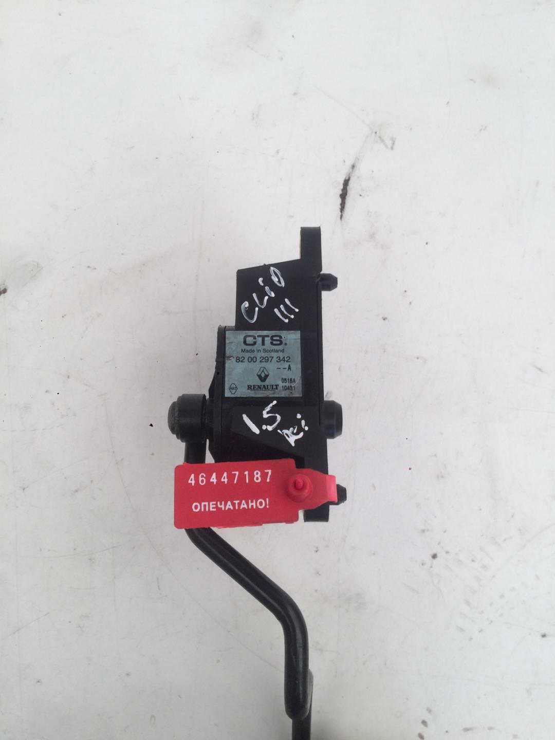 педаль Renault Clio 3 поколение 2005, 1.5 л., дизель, хетчбэк 5 дв., 8200297342 - фото №1