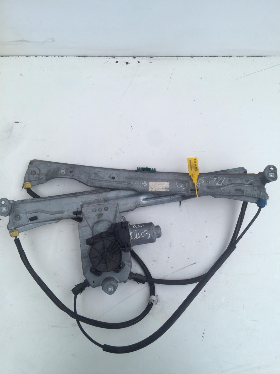 стеклоподъемник передний левый Renault Clio 3 поколение 2008, 1.5 л., дизель, хетчбэк 5 дв. - фото №1