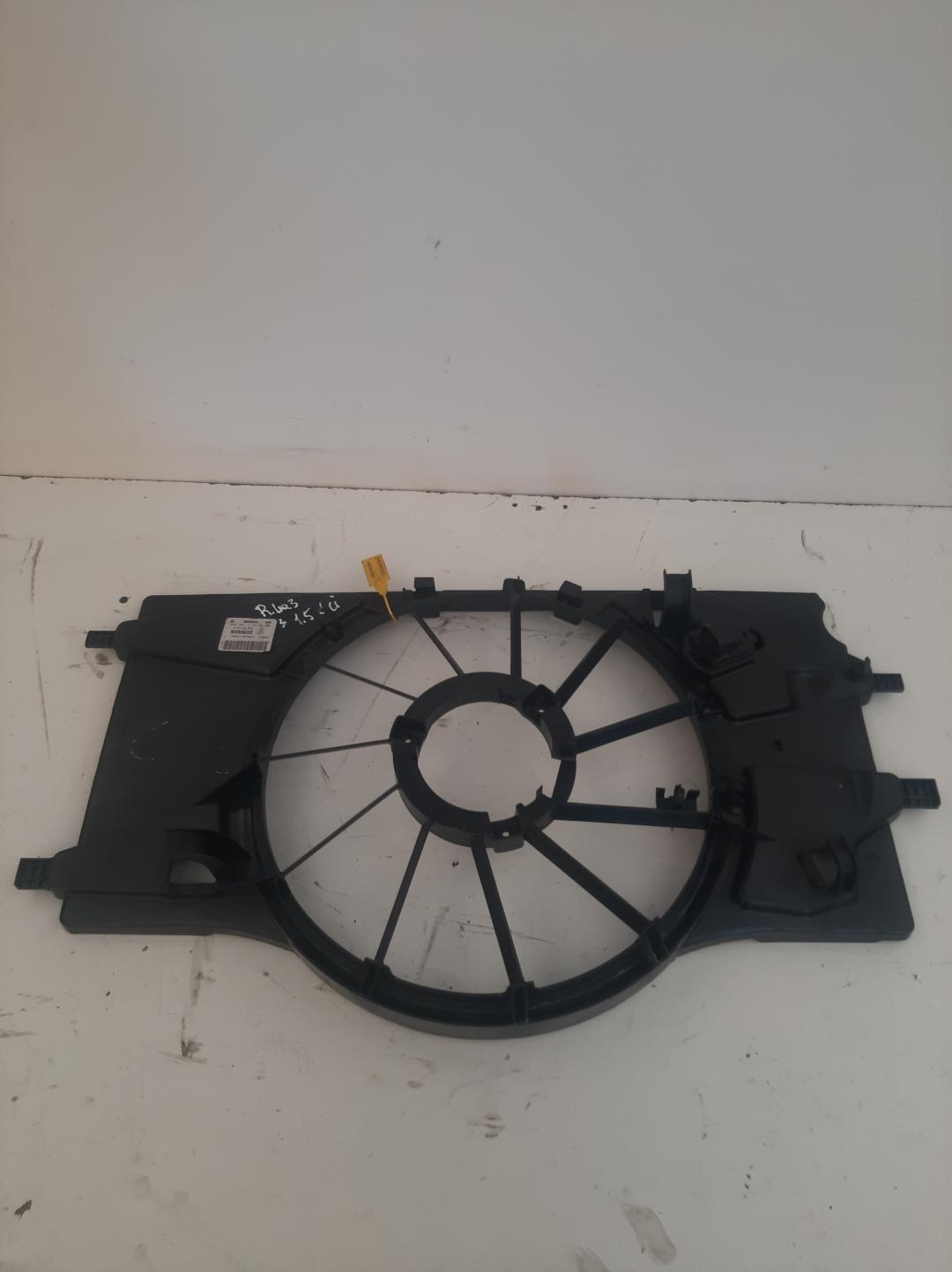 диффузор вентилятора Renault Laguna 3 поколение 2007, 1.5 л., дизель, хетчбэк 5 дв., 214810039R - фото №1