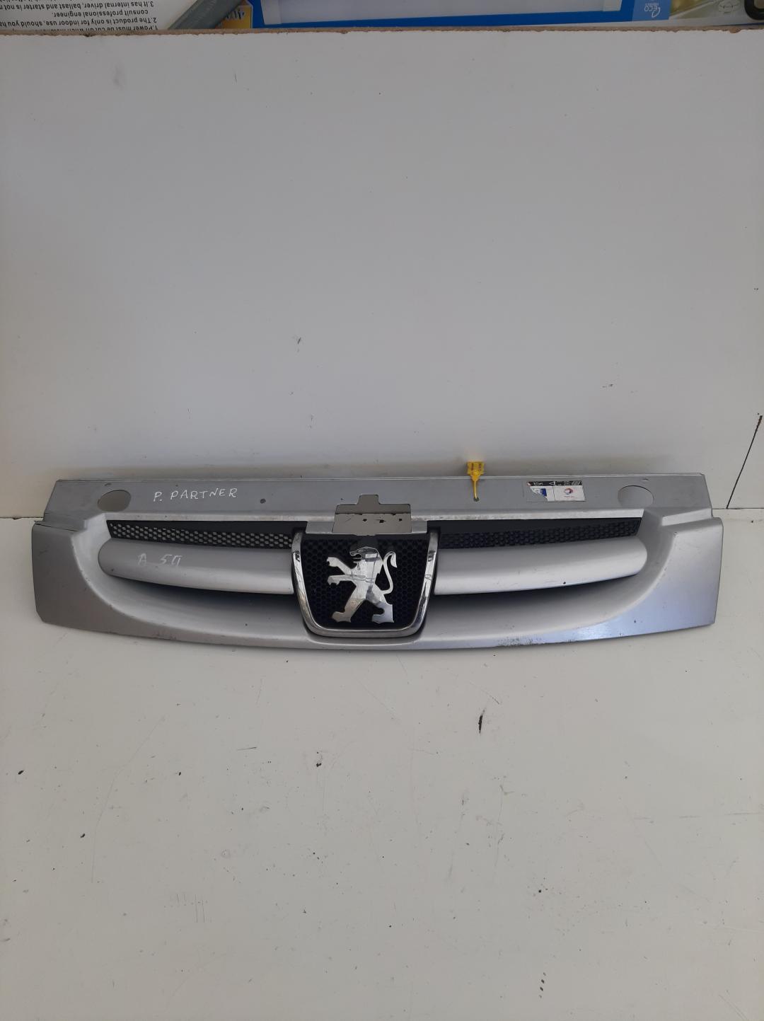 заглушка (решетка) в бампер Peugeot Partner 1 поколение (M49) 1997, 1.8 л., бензин, минивэн - фото №1