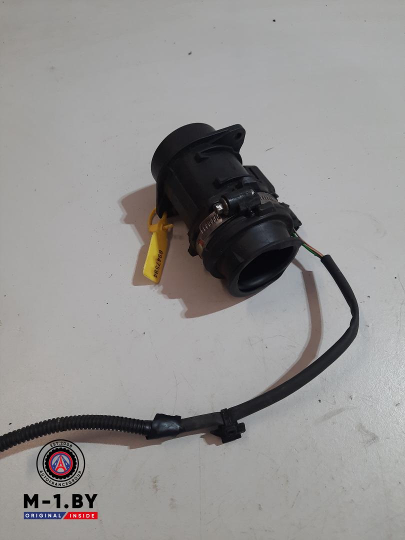 расходомер воздуха Renault Duster 1 поколение (2010 - 2015), 1.5 л., дизель, 5WK97021, H8200702517 - фото №1