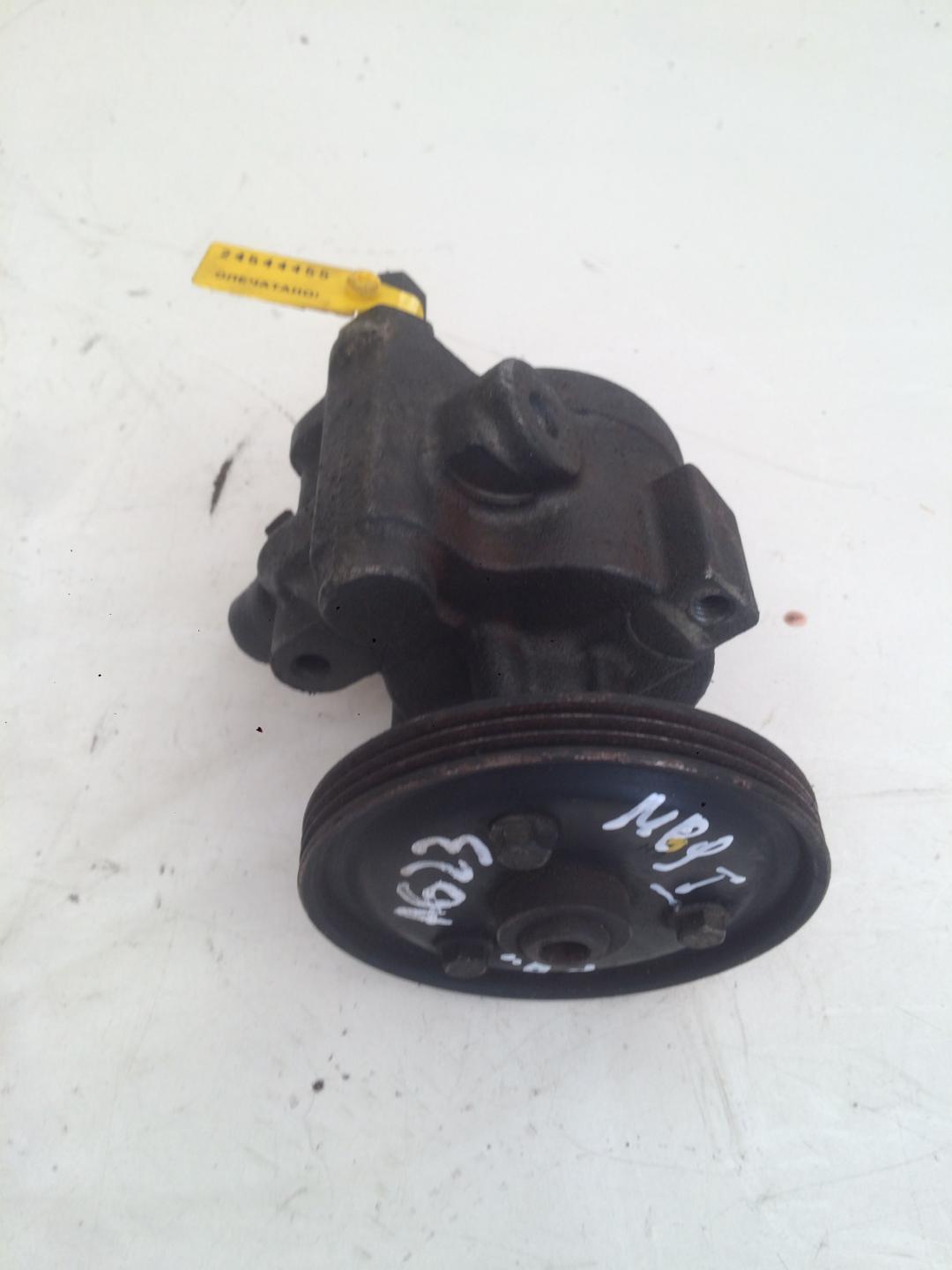 насос гидроусилителя руля Renault Megane 1 поколение 1996, 1.6 л., бензин, хетчбэк 5 дв. - фото №1