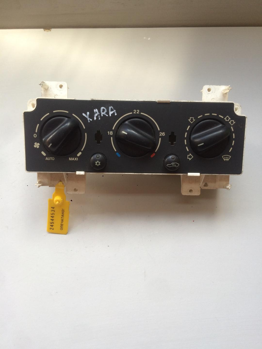 блок управления печки / климат-контроля Citroen Xsara 1 поколение 1997, 1.8 л., бензин, хетчбэк 5 дв. - фото №1