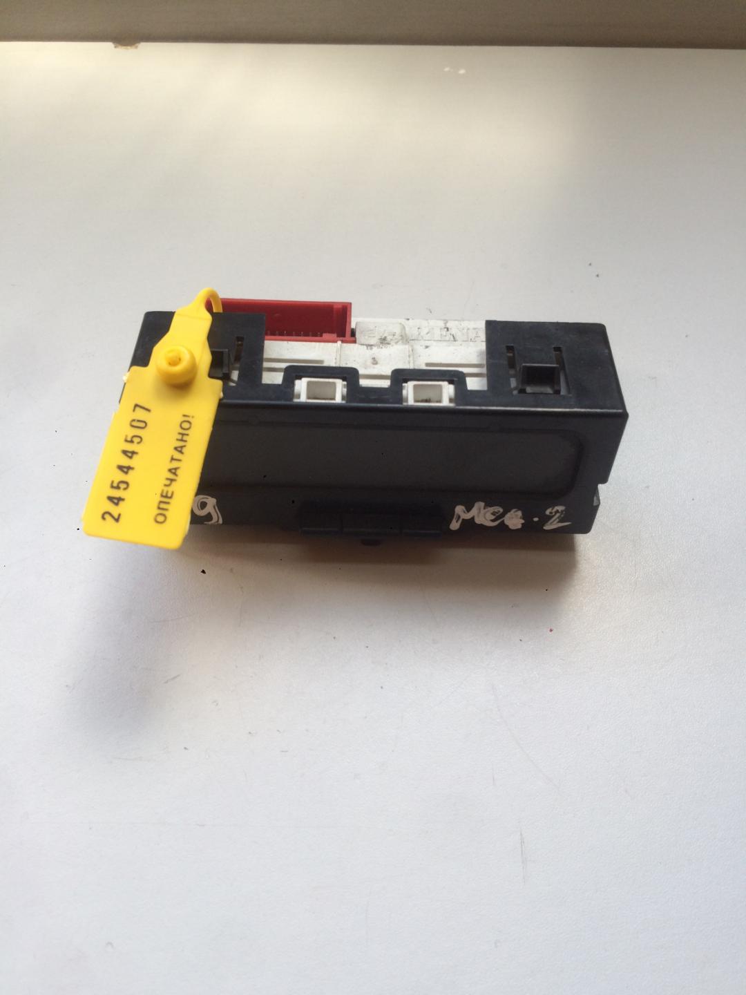 дисплей Renault Megane 2 поколение 2002, 1.5 л., дизель, хетчбэк 5 дв., 8200107839 - фото №1