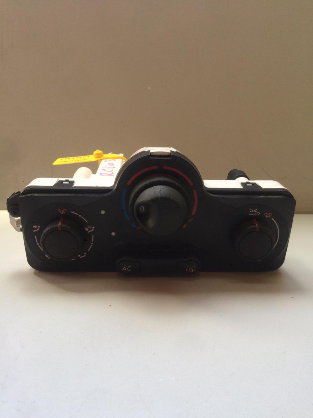 блок управления печки / климат-контроля Renault Clio 3 поколение 2009, 1.5 л., дизель, хетчбэк 5 дв. - фото №1