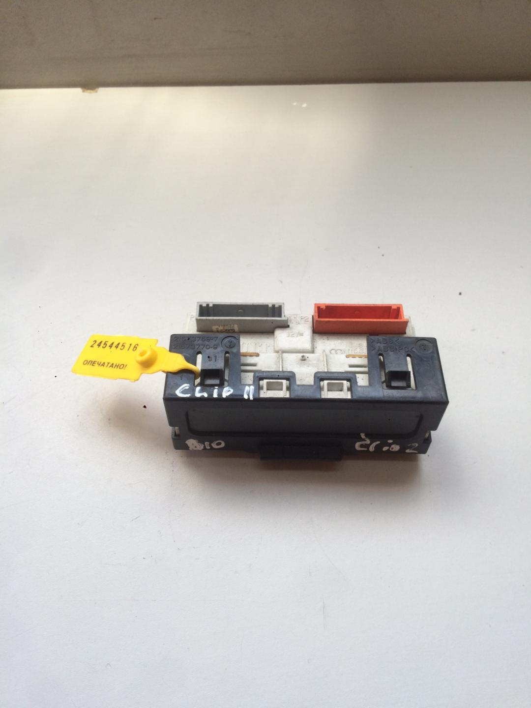 дисплей Renault Clio 2 поколение 1999, 1.4 л., бензин, хетчбэк 5 дв., 8200028364-A - фото №1