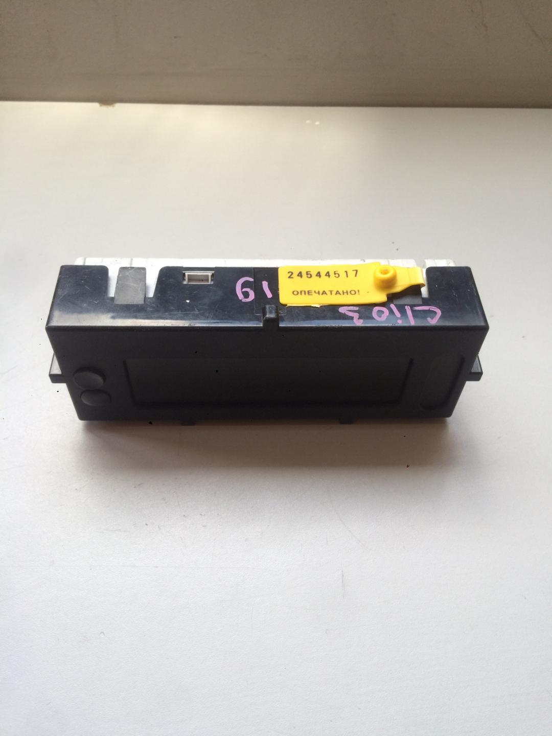 дисплей Renault Clio 3 поколение 2005, 1.5 л., дизель, хетчбэк 5 дв., 280348139R-A - фото №1