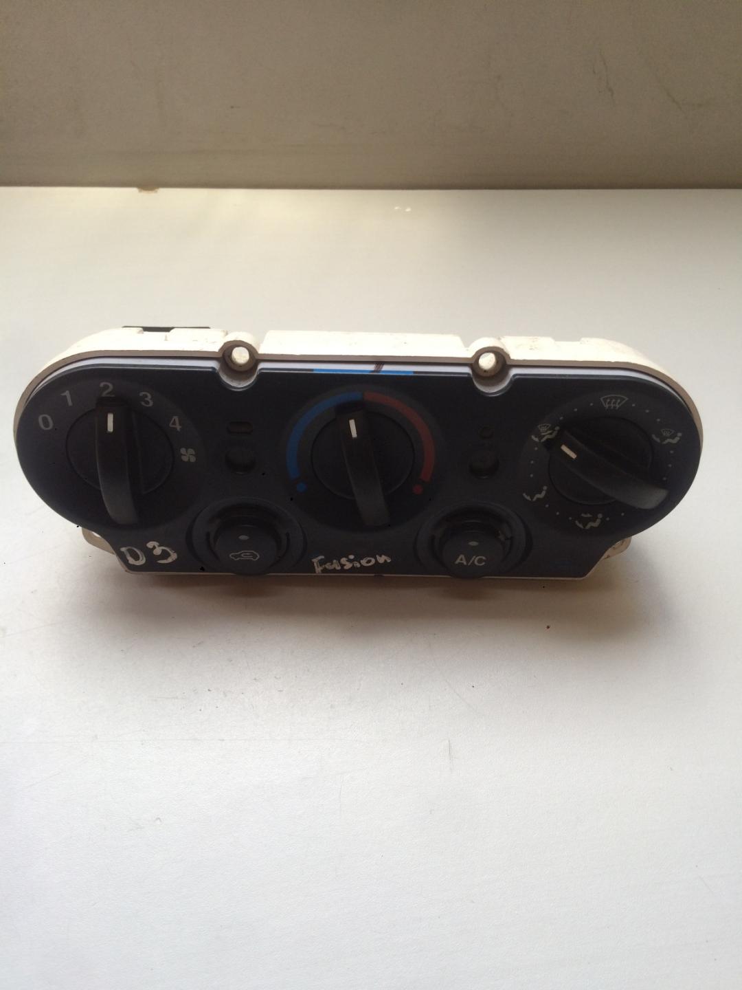 блок управления печки / климат-контроля Ford Fusion 1 поколение 2002, 1.4 л., дизель, универсал, 2S6H19980 - фото №1