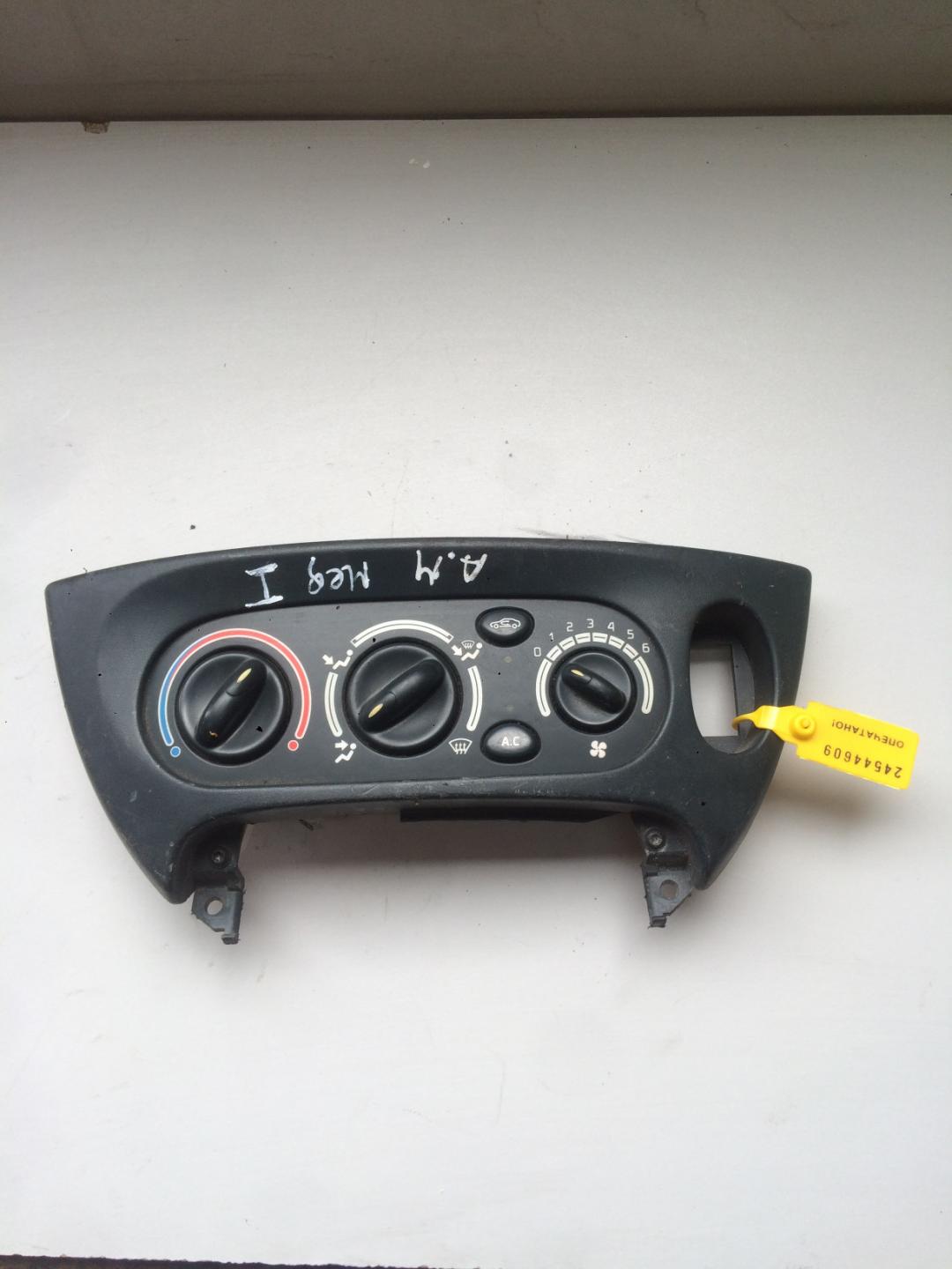блок управления печки / климат-контроля Renault Megane 1 поколение 1999, 1.6 л., бензин, хетчбэк 5 дв. - фото №1