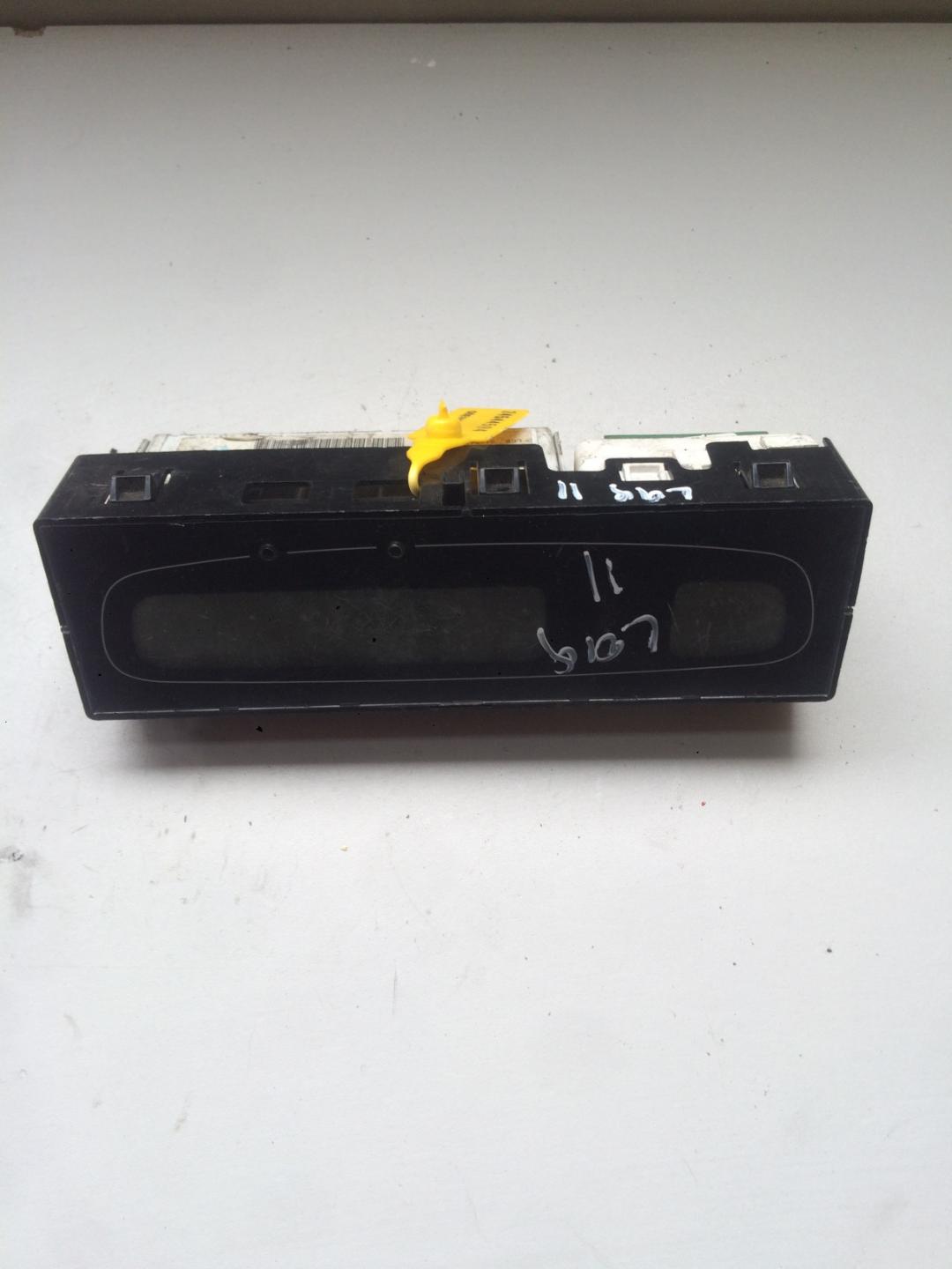 дисплей Renault Laguna 2 поколение 2001, 1.8 л., бензин, хетчбэк 5 дв., 8200002604A - фото №1