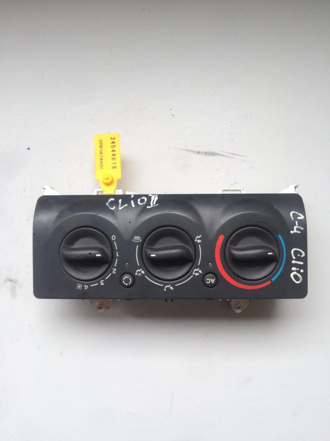 блок управления печки / климат-контроля Renault Clio 2 поколение 1998, 1.2 л., бензин, хетчбэк 5 дв. - фото №1