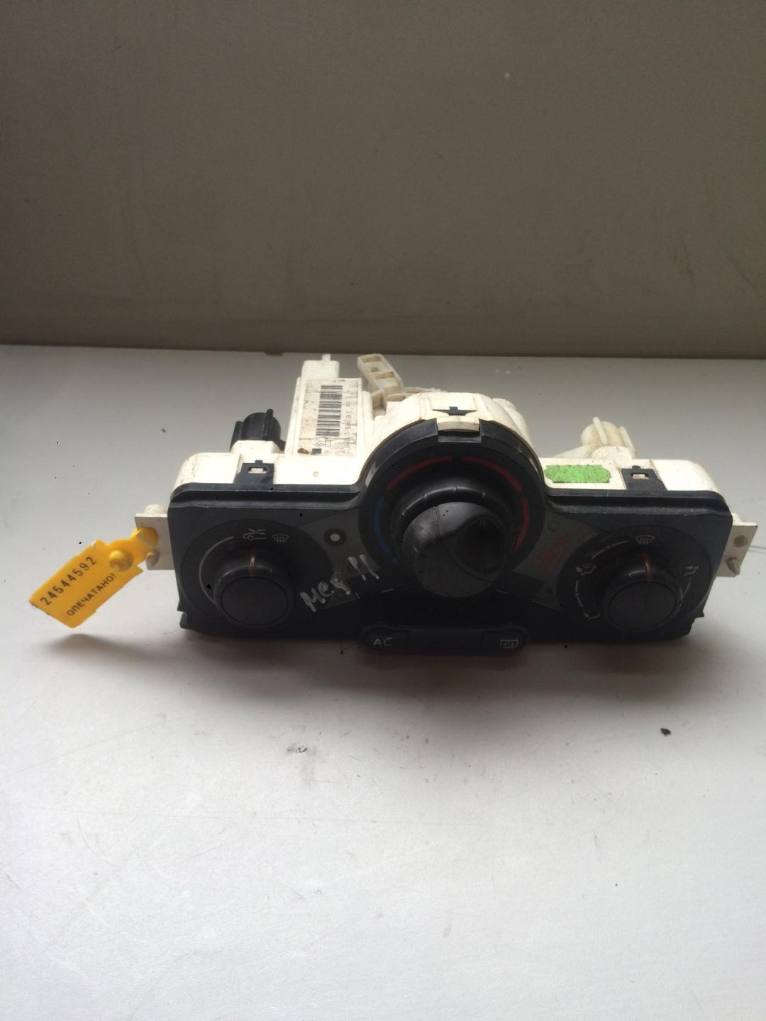 блок управления печки / климат-контроля Renault Megane 2 поколение 2002, 1.5 л., дизель, хетчбэк 5 дв. - фото №1