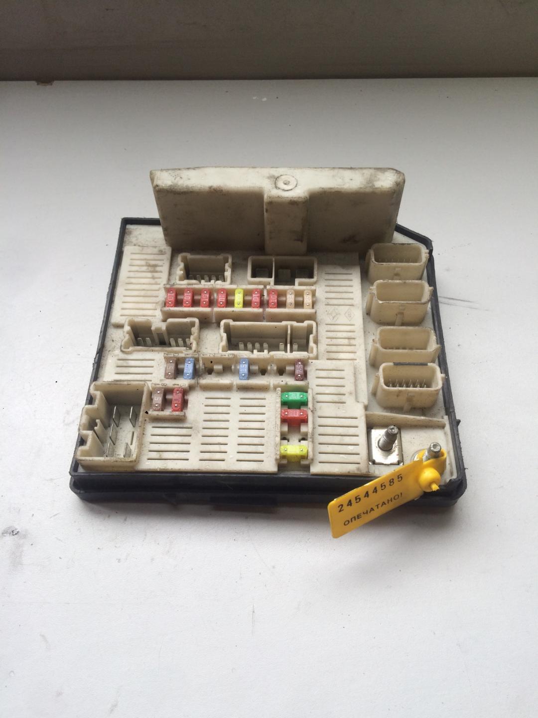 блок предохранителей Renault Scenic 2 поколение 2003, 1.5 л., дизель, минивэн - фото №1