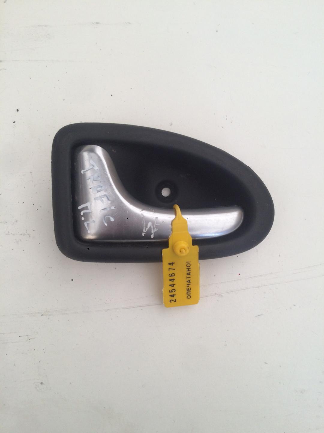 ручка внутренняя передняя левая Renault Trafic 2 поколение 2001, 1.9 л., дизель, микроавтобус - фото №1
