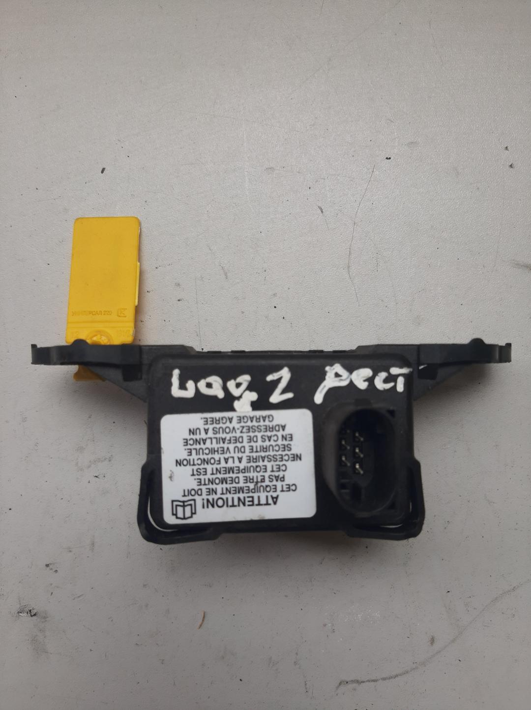 датчик ускорения Renault Laguna 2 поколение 2001, 2.2 л., дизель, хетчбэк 5 дв., 8200404858A - фото №1