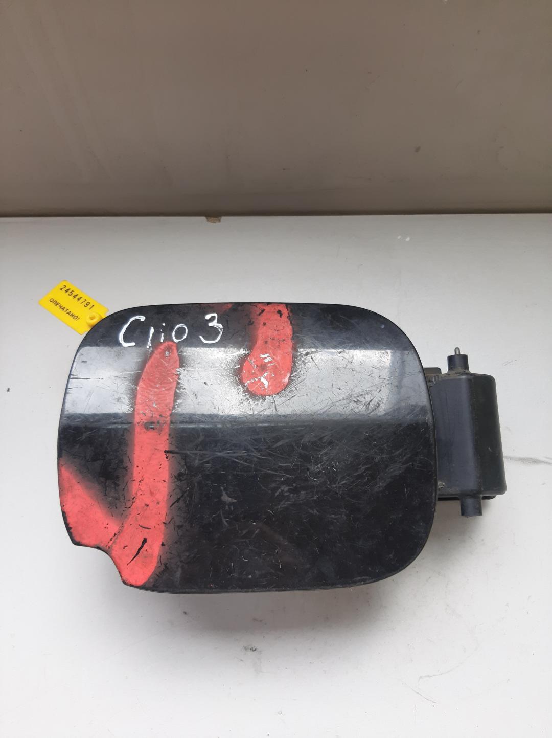 лючок топливного бака Renault Clio 3 поколение 2007, 1.5 л., дизель, хетчбэк 5 дв. - фото №1