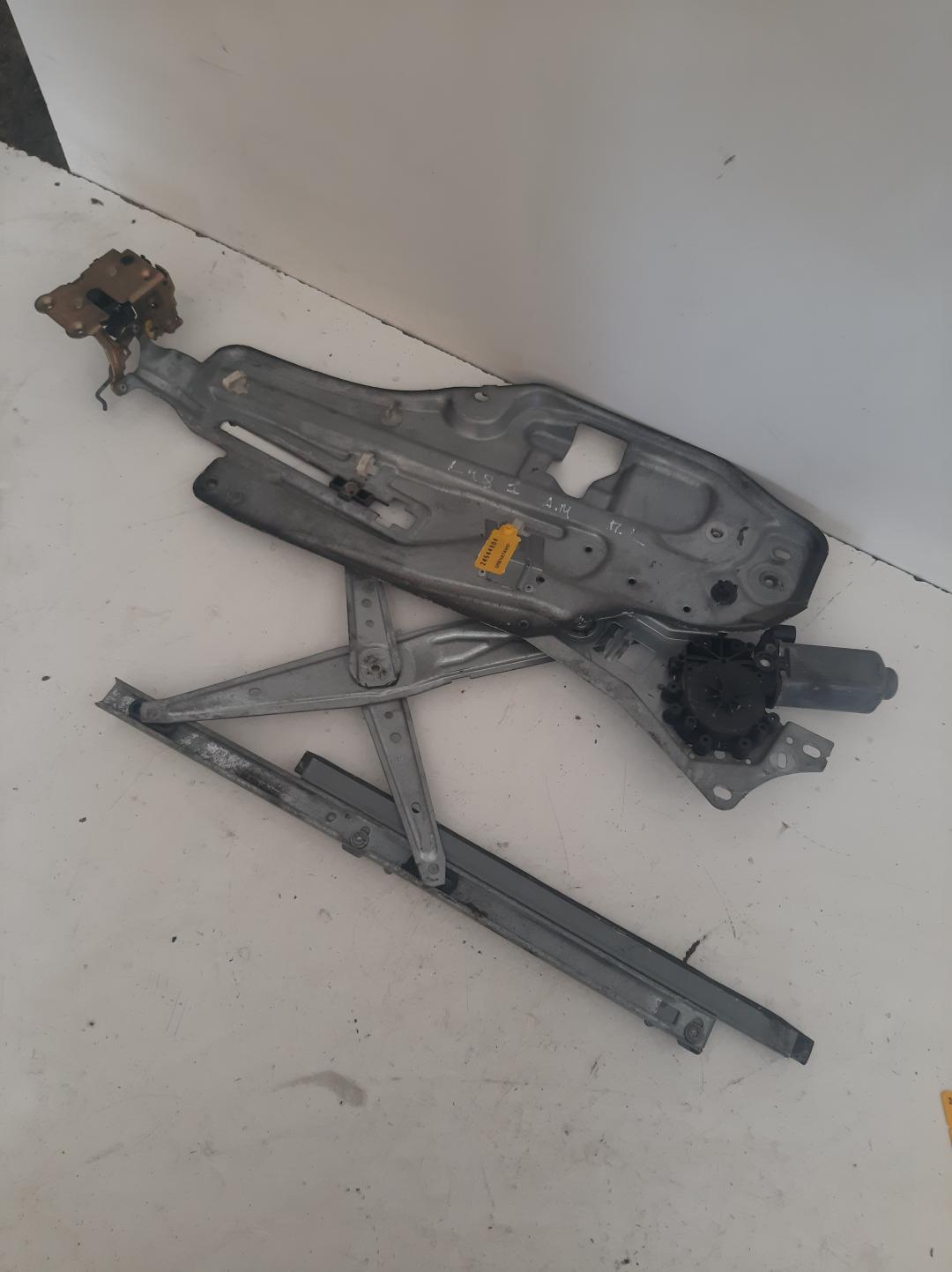 стеклоподъемник передний левый Renault Laguna 1 поколение 1995, 1.8 л., бензин, хетчбэк 5 дв. - фото №1