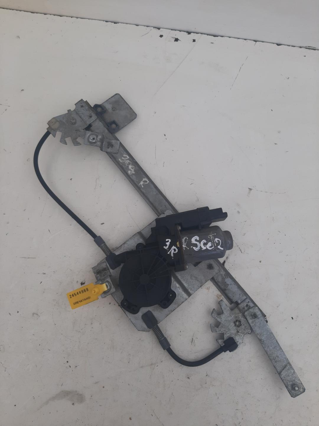 стеклоподъемник задний правый Renault Scenic 2 поколение 2004, 1.9 л., дизель, минивэн - фото №1