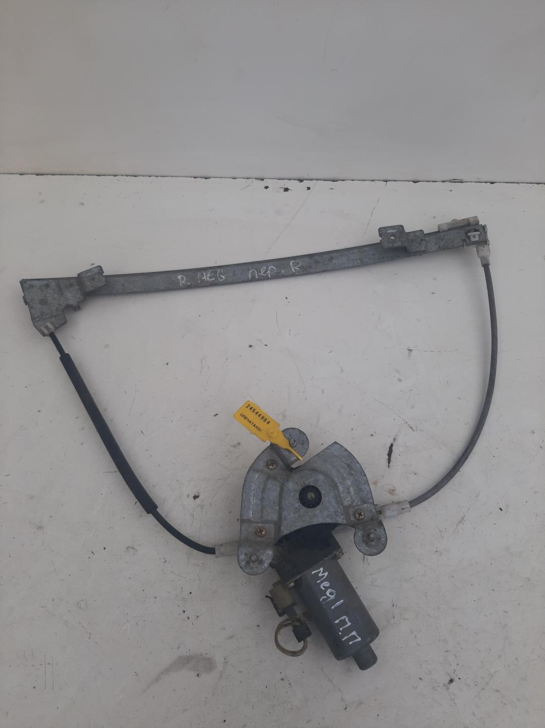 стеклоподъемник передний правый Renault Megane 1 поколение 1996, 2.0 л., бензин, хетчбэк 5 дв. - фото №1