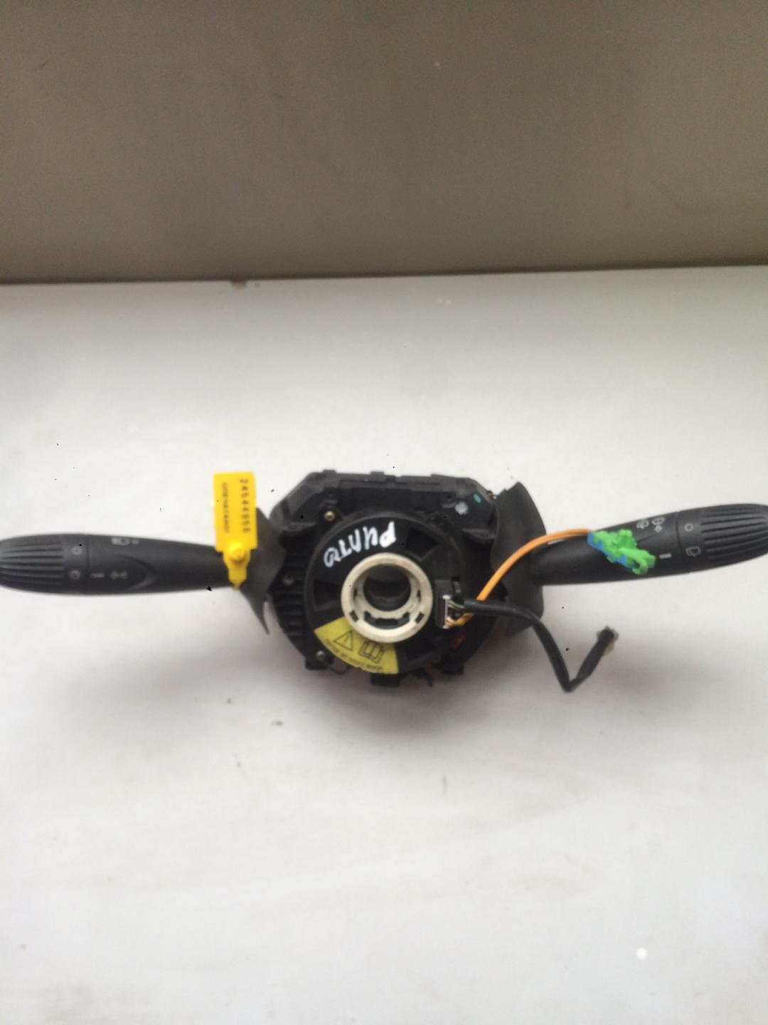 переключатель подрулевой (стрекоза) Fiat Punto 1 поколение 1997, 1.2 л., бензин, хетчбэк 5 дв. - фото №1