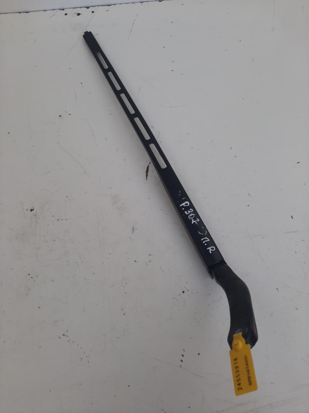 щеткодержатель (поводок стеклоочистителя, дворник) Peugeot 307 1 поколение 2005, 1.6 л., дизель, хетчбэк 5 дв. - фото №1