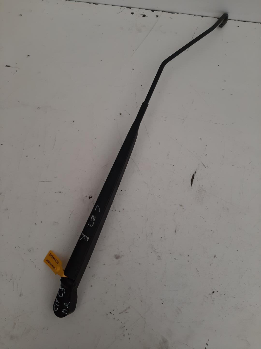 щеткодержатель (поводок стеклоочистителя, дворник) Citroen C3 1 поколение 2003, 1.4 л., бензин, хетчбэк 5 дв. - фото №1